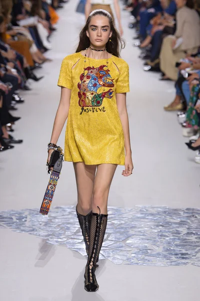 Look 49